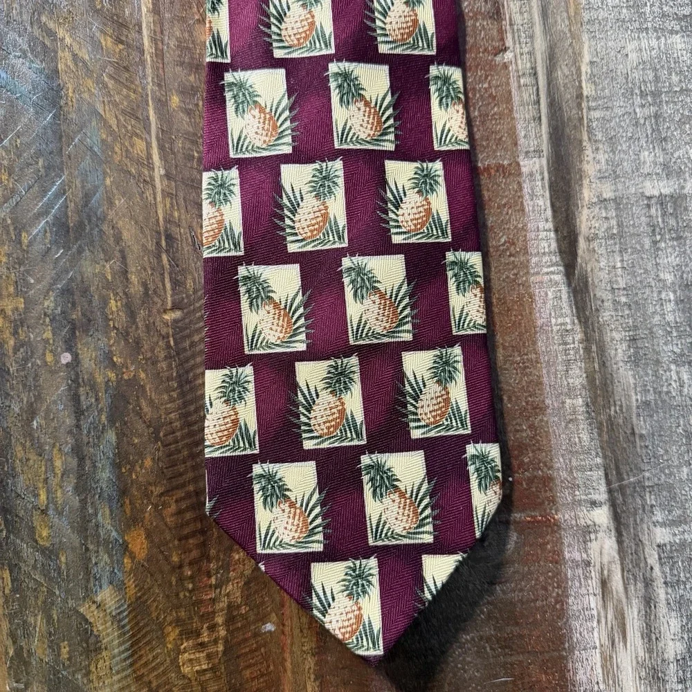 Tommy‎ Bahama 100% Silk Pineapple Square Necktie Maroon